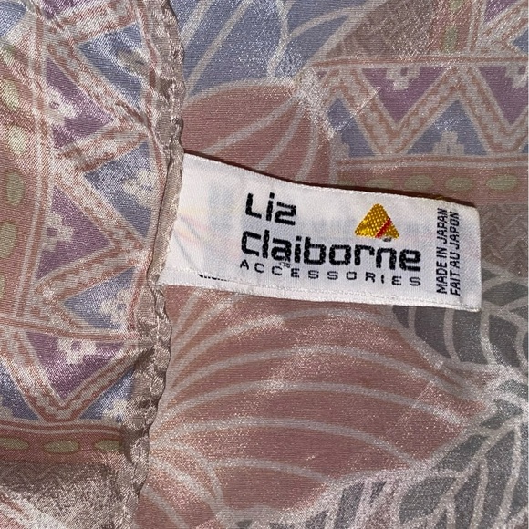 LIZ CLAIBORNE 100% Silk Vintage Pastel Floral Scarf Wrap Dimensions: 31” x 32” - Picture 3 of 6